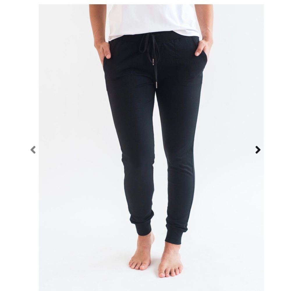 ZYIA Unwind jogger